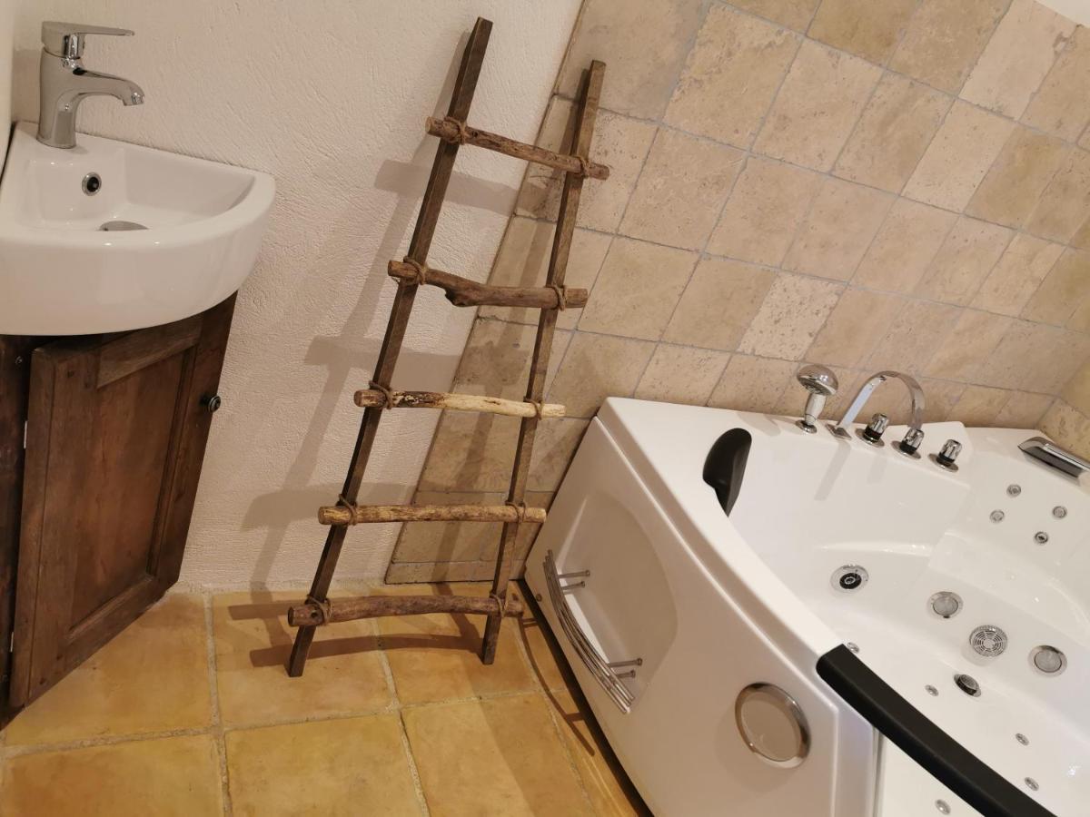 La Bastide Du Capelier - Chambres D'Hotes Avec Baignoire Balneotherapie - 3 Etoiles Salernes Εξωτερικό φωτογραφία